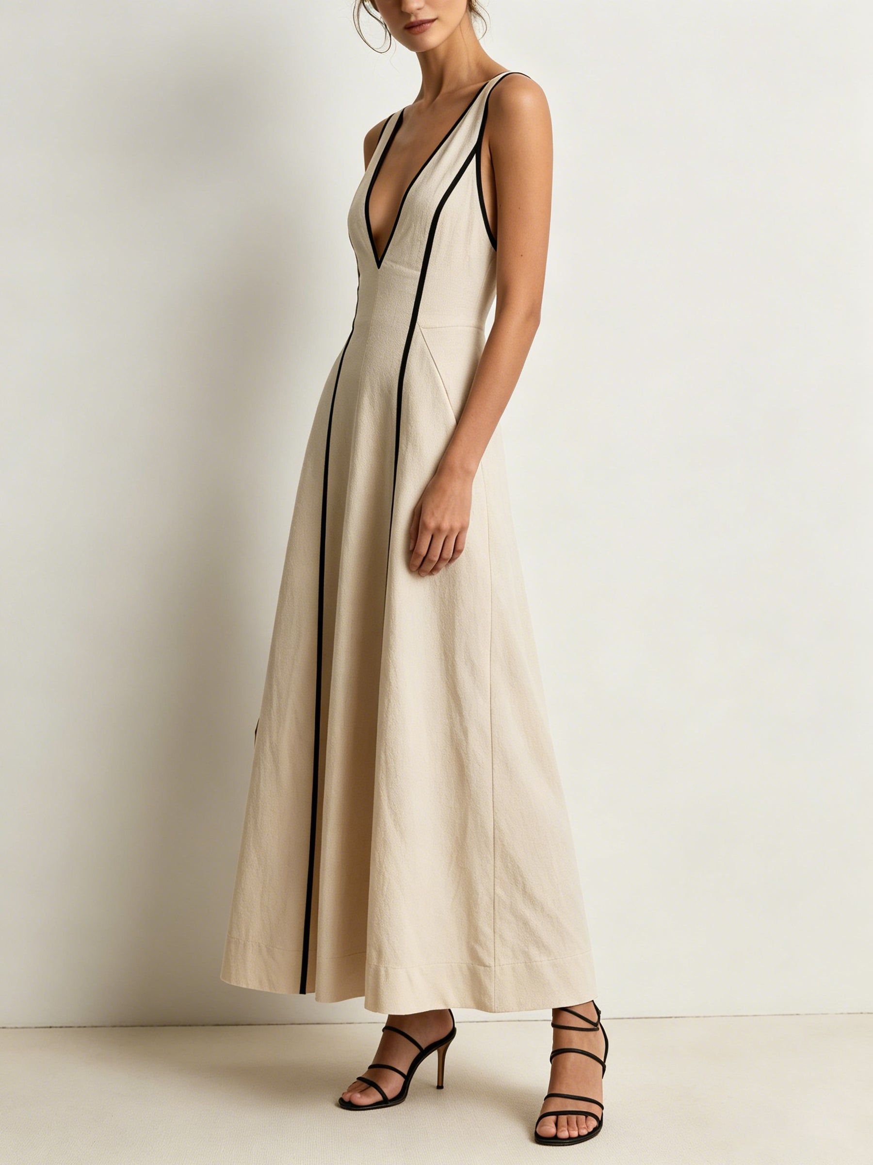 Elegant Contrast Trim Deep V-Neck A-Line Maxi Dress – Minimal Chic Sleeveless Evening Dress