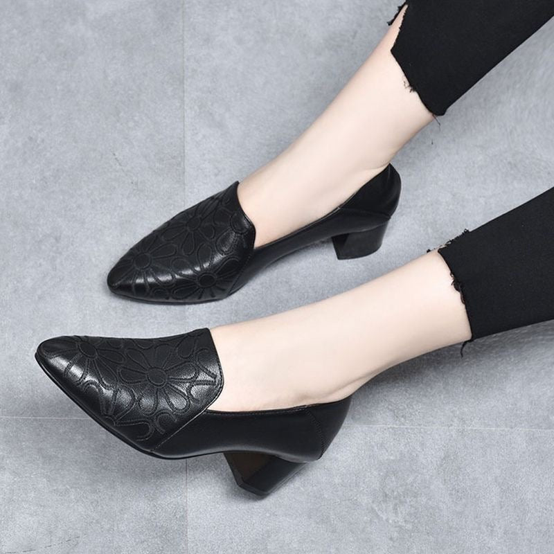 Black / 10